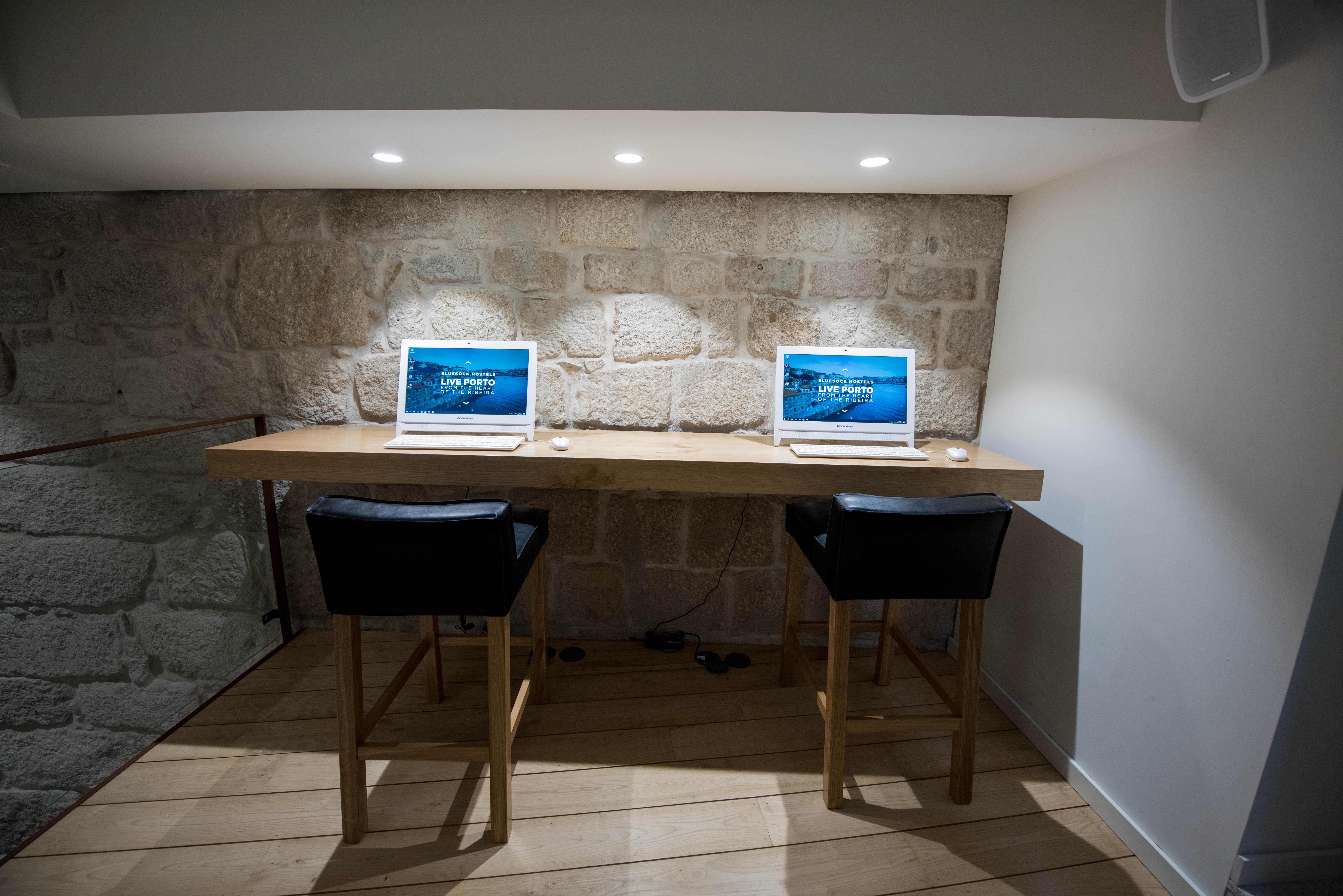 Bluesock Hostels Porto Exterior foto The Internet Café at the Museum of the History of the Portuguese Jews