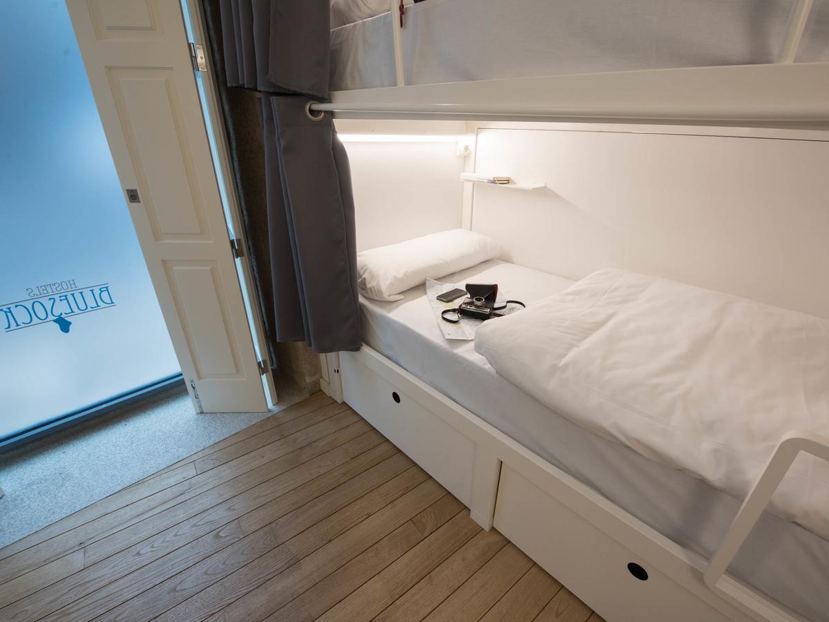 Bluesock Hostels Porto Exterior foto A single room at the hotel