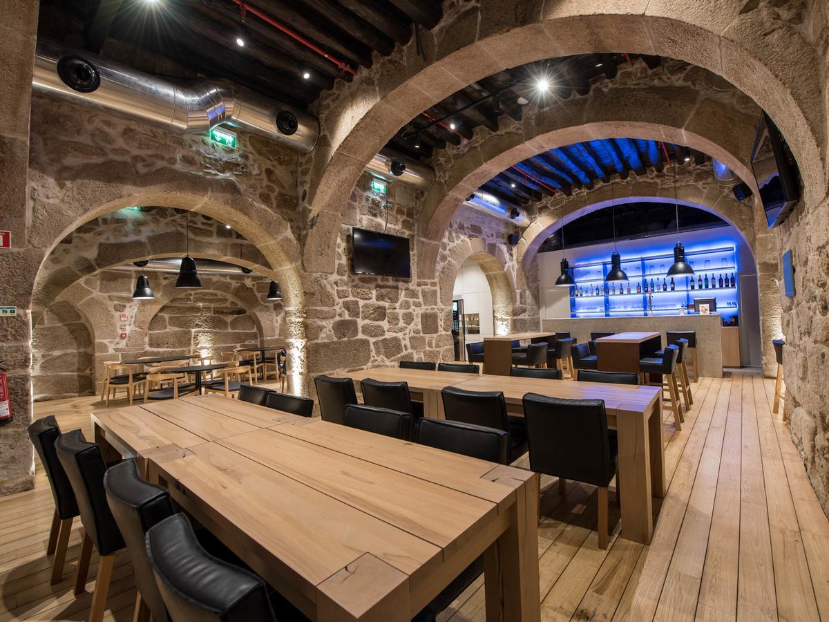 Bluesock Hostels Porto Exterior foto Restaurant interior