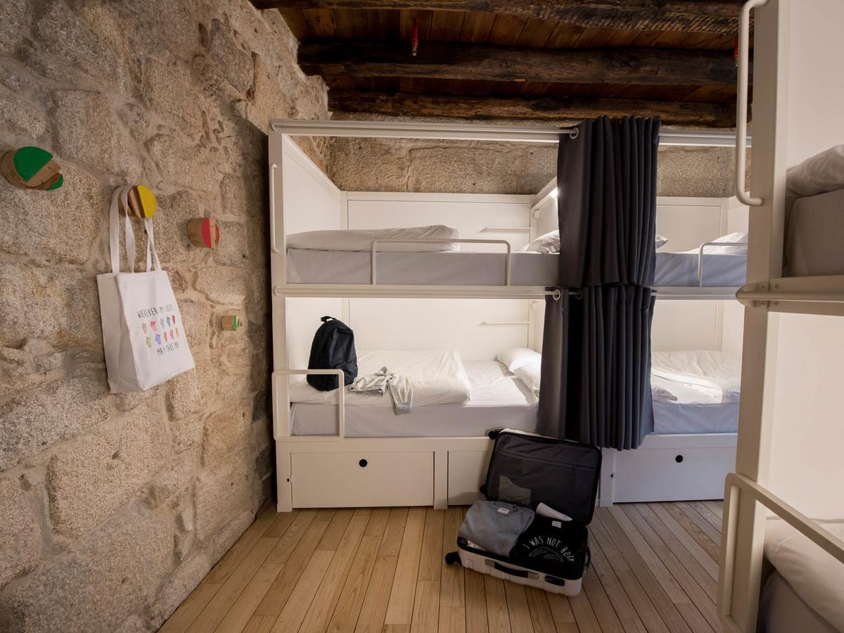 Bluesock Hostels Porto Exterior foto Hostel room