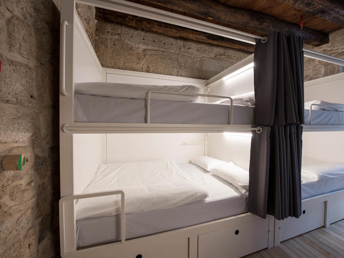 Bluesock Hostels Porto Exterior foto A bunk bed